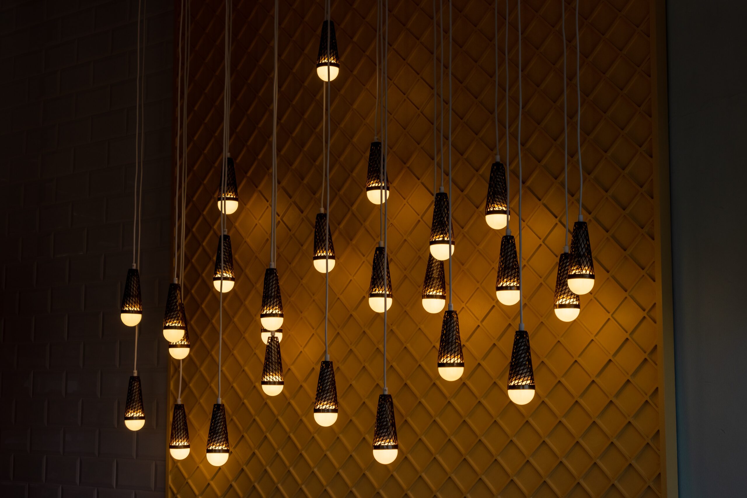 Efficient of effectief? Efficient of effectief? Set lampen hangend van het plafond